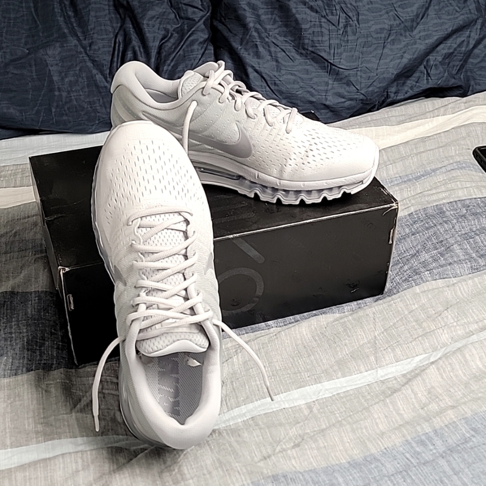 Nike Airmax 2017 Men's 11.5 White fade to Grey